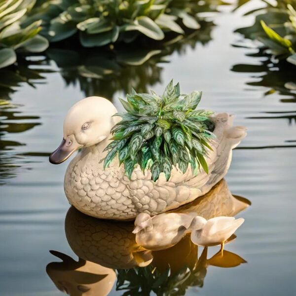 le pack canard est constitué par le bac a fleur canard en beton fibre et deux petits canards en GRC pour l'extérieur de votre maison