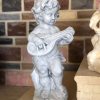 statue