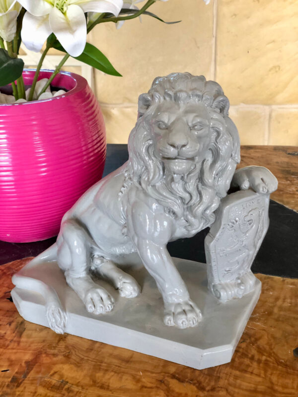 statue en forme de lion fabriqué en résine ou en GRC pour intérieur ou extérieur