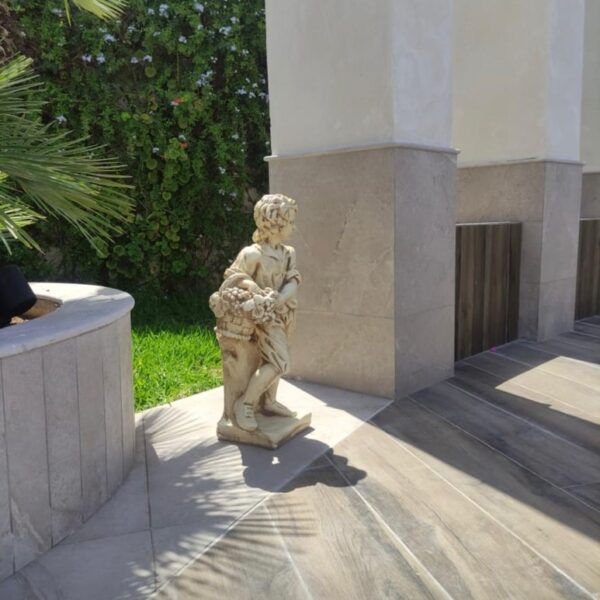 Statue ‘L’Enfant au Panier de Fruits’: S34