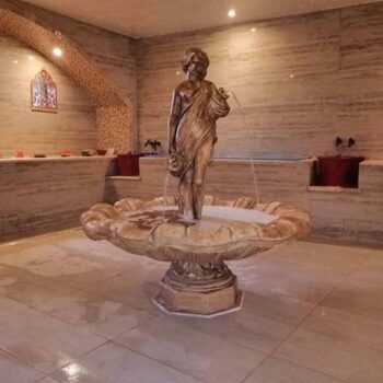Fontaine centrale en béton fibré sous forme de statue ( F025 )