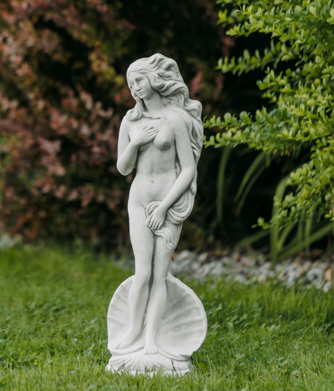 statue femme avec coquillage en béton fibre pour intérieur ou extérieur