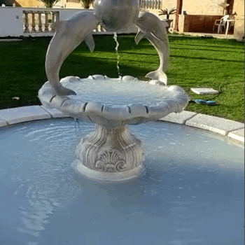 Fontaine centrale Dauphin en résine (F 037)